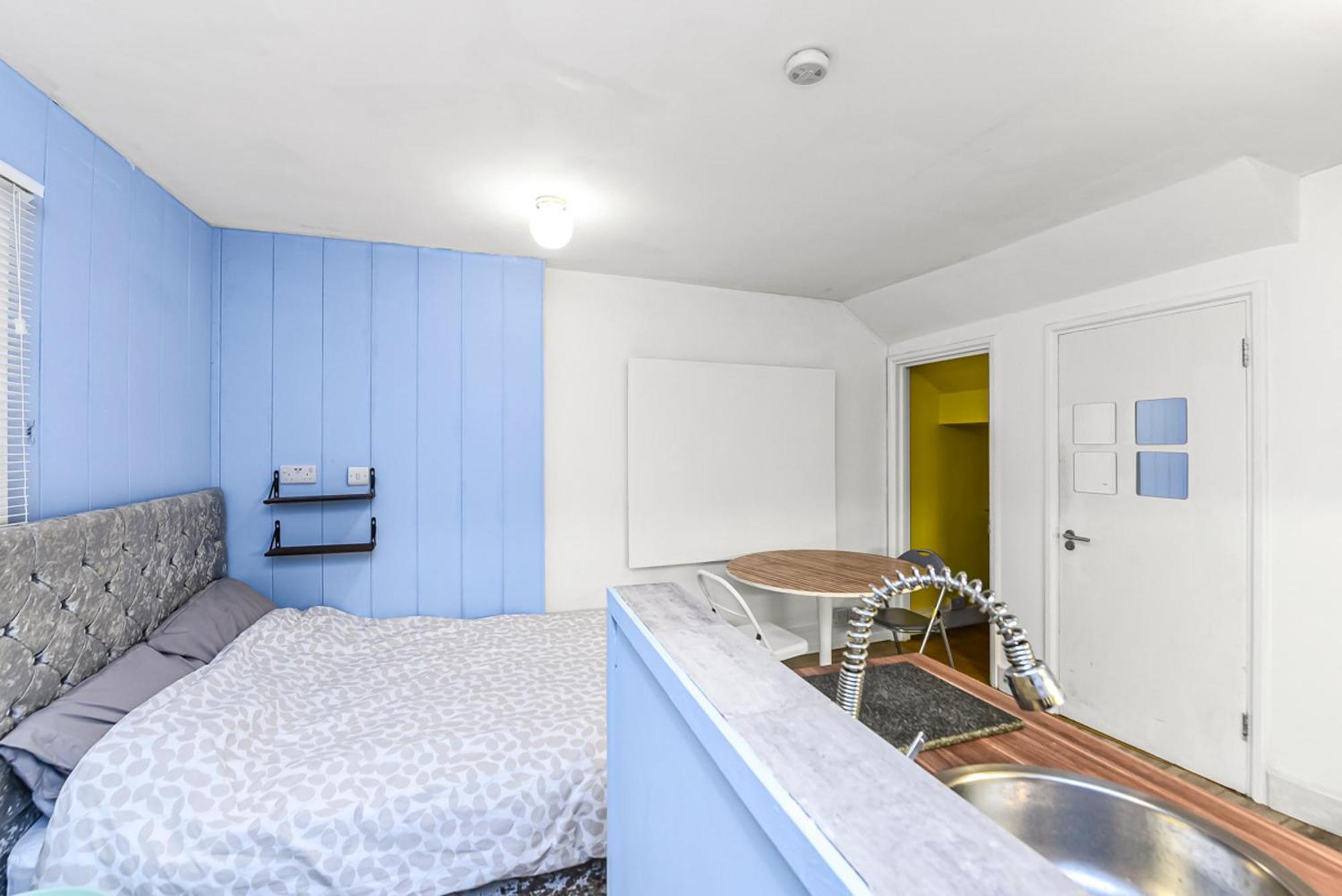 Апартаменты Cosy Studio Flat On A Budget Лондон Экстерьер фото